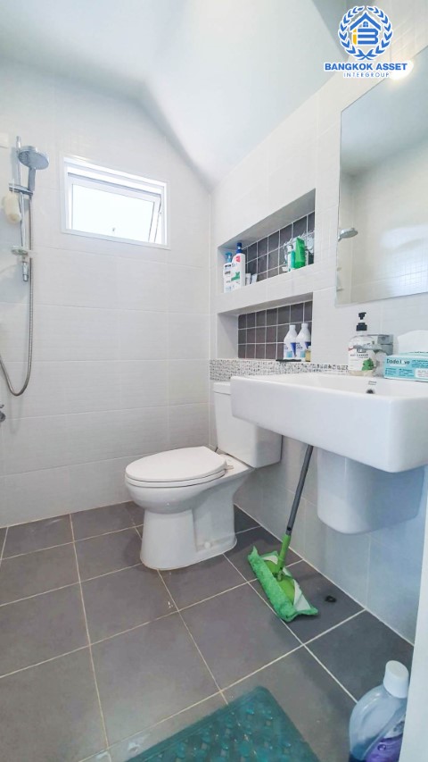 *****บ้านเดี่ยวมือสองย่านสมุทรปราการ ม.คณาสิริ บางนา เนื้อที่กว้างขวางถึง 50 ตร.ว. ฟังก์ชัน 3 ห้องนอน 2 ห้องน้ำ 2 ที่จอดรถ แถมฟรี! 3 เครื่องปรับอากาศ, 2 เครื่องทำน้ำอุ่น บ้านใหม่ เฟอร์นิเจอร์พร้อมอยู่ บนทำเลไม่ไกลจากสนามบินสุวรรณภูมิ ใกล้ทางด่วน "บางนา-บางปะกง"